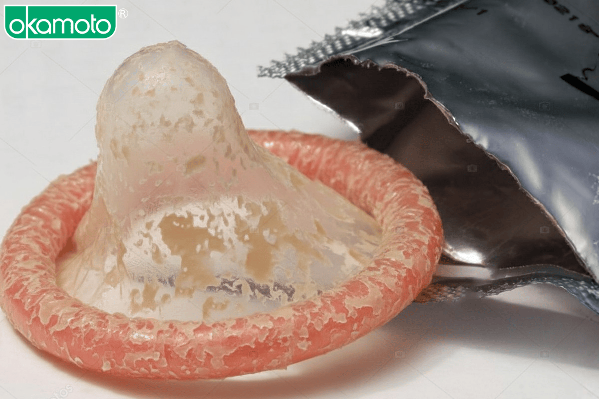 Chất bôi trơn trên bao cao su bị khô vón cục khi hết hạn