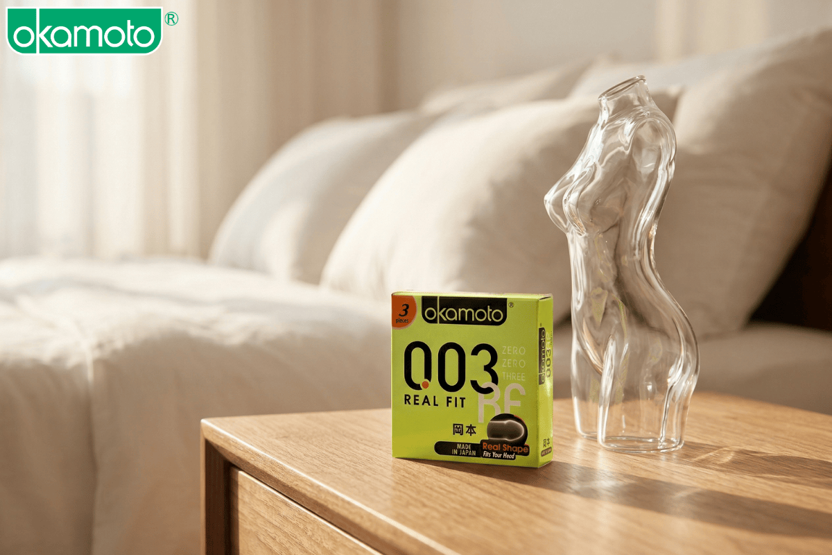 Bao cao su Okamoto 0.03 Real Fit thiết kế 3D ôm sát tự nhiên.