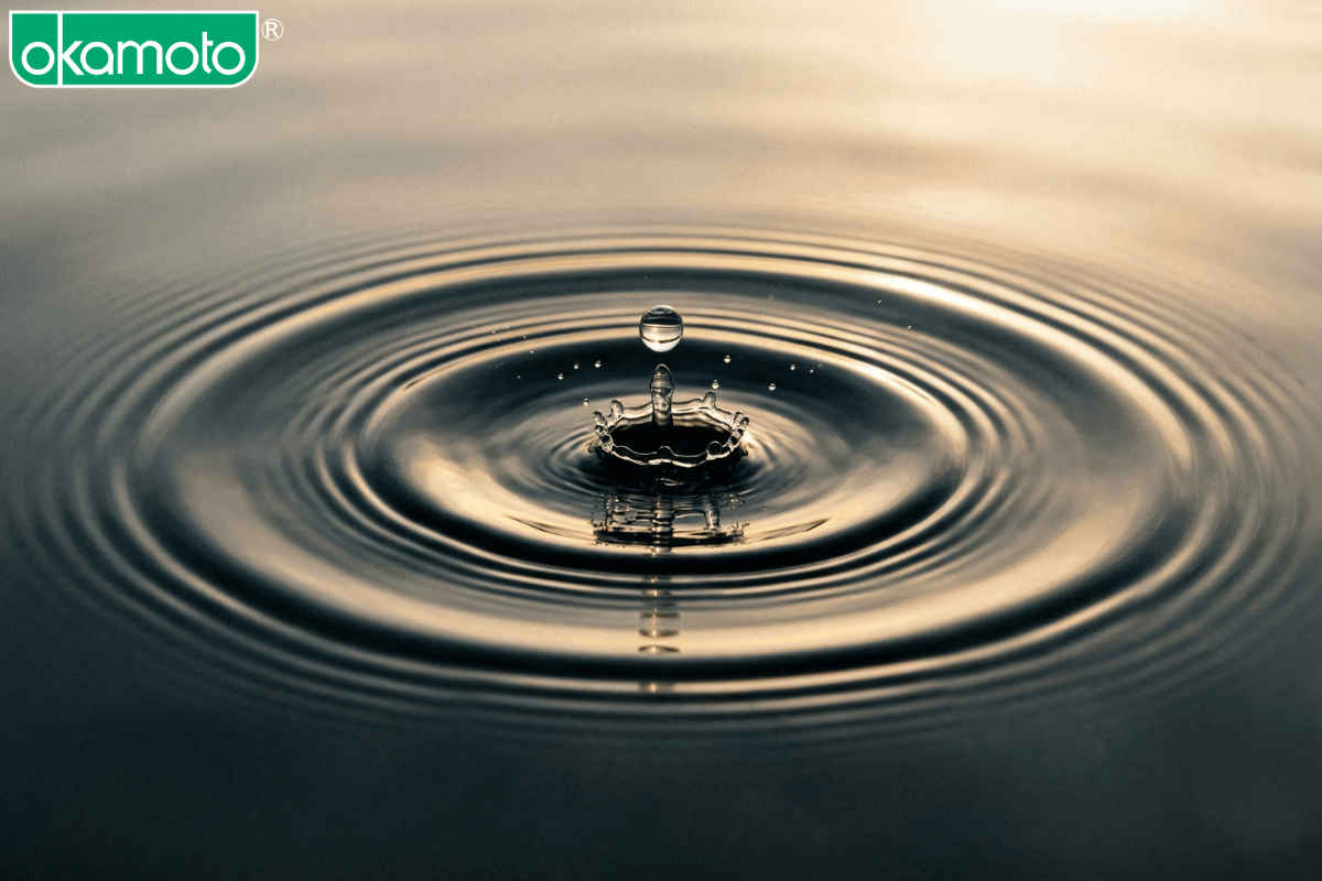 Giọt nước làm gợn mặt hồ tượng trưng cho sự gián đoạn cảm xúc