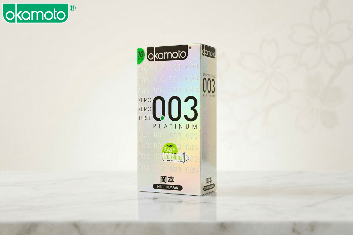 Bao cao su Okamoto 0.03 Platinum giúp giảm mùi latex khi quan hệ