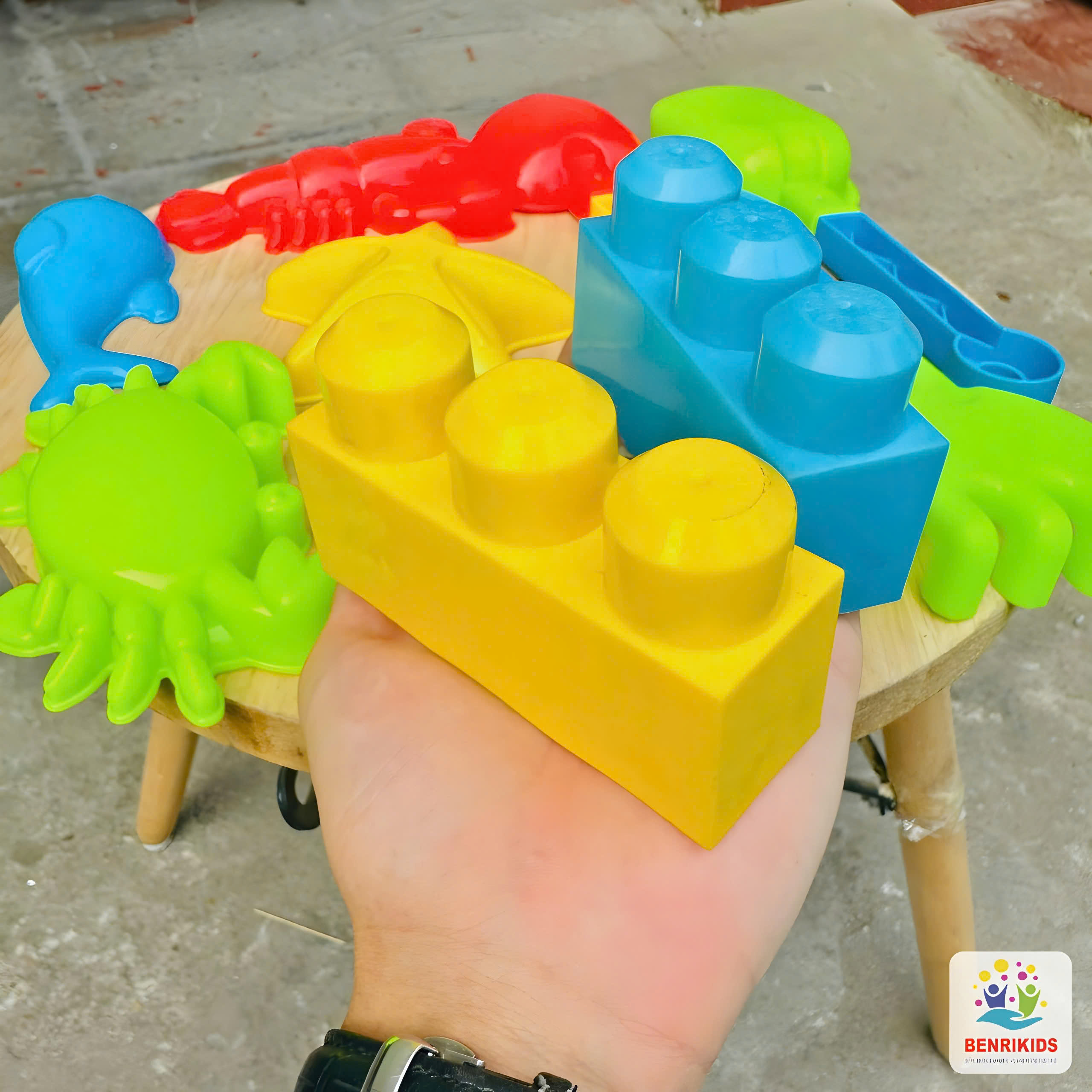 Đồ Chơi Xúc Cát Đi Biển Túi Tạo Hình 9 Chi Tiết Bằng Nhựa Size To Cho Bé Chơi Trò Xúc Cát