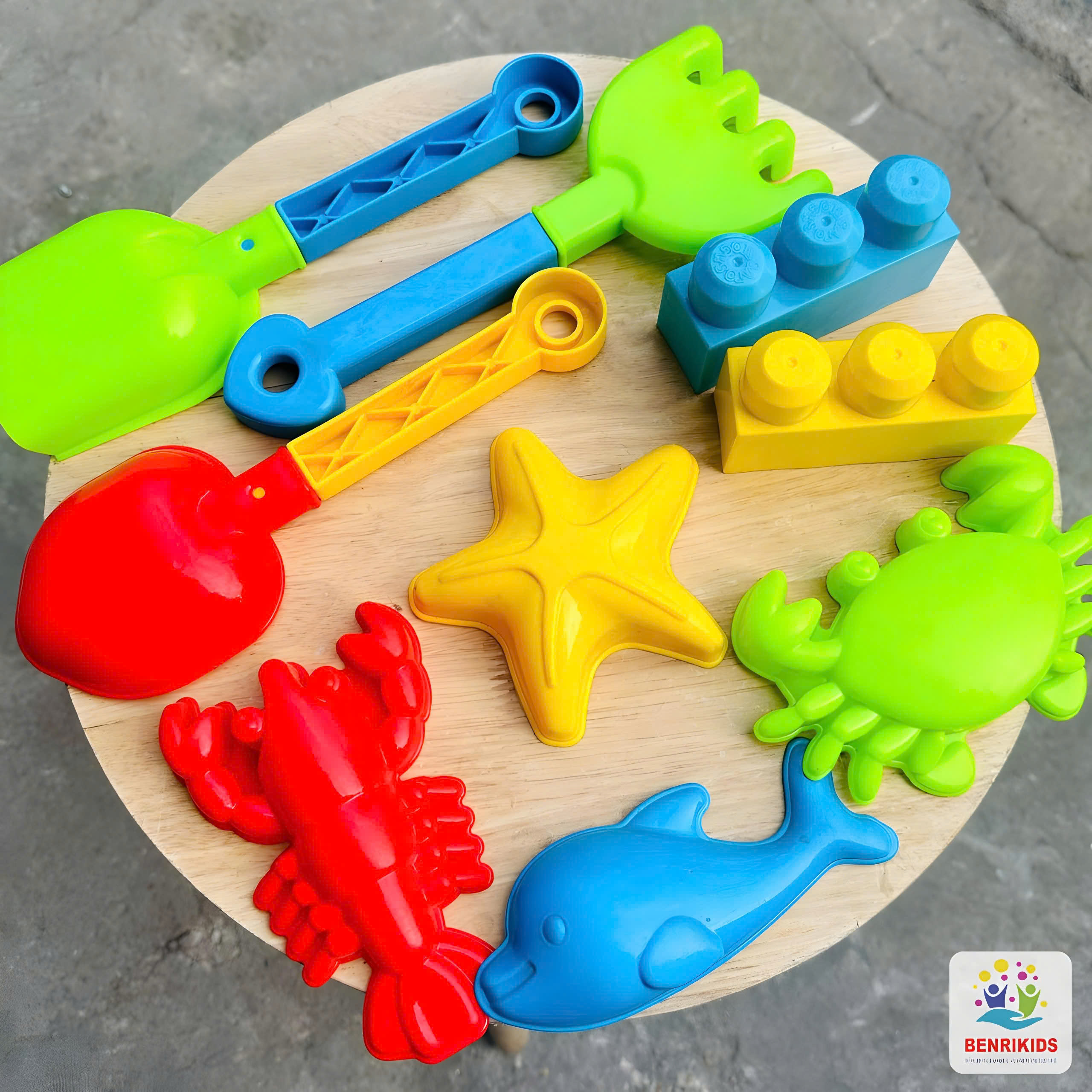 Đồ Chơi Xúc Cát Đi Biển Túi Tạo Hình 9 Chi Tiết Bằng Nhựa Size To Cho Bé Chơi Trò Xúc Cát