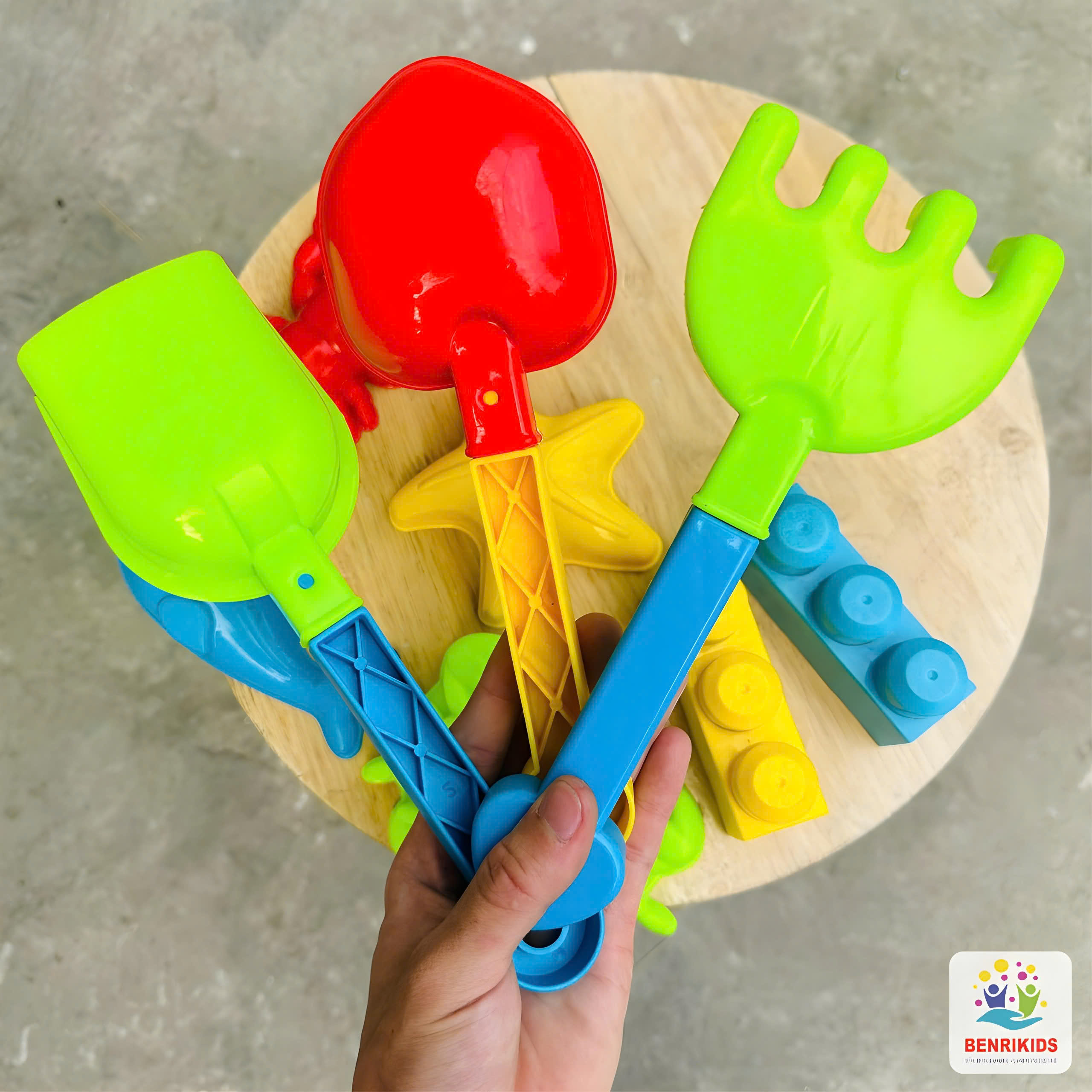 Đồ Chơi Xúc Cát Đi Biển Túi Tạo Hình 9 Chi Tiết Bằng Nhựa Size To Cho Bé Chơi Trò Xúc Cát