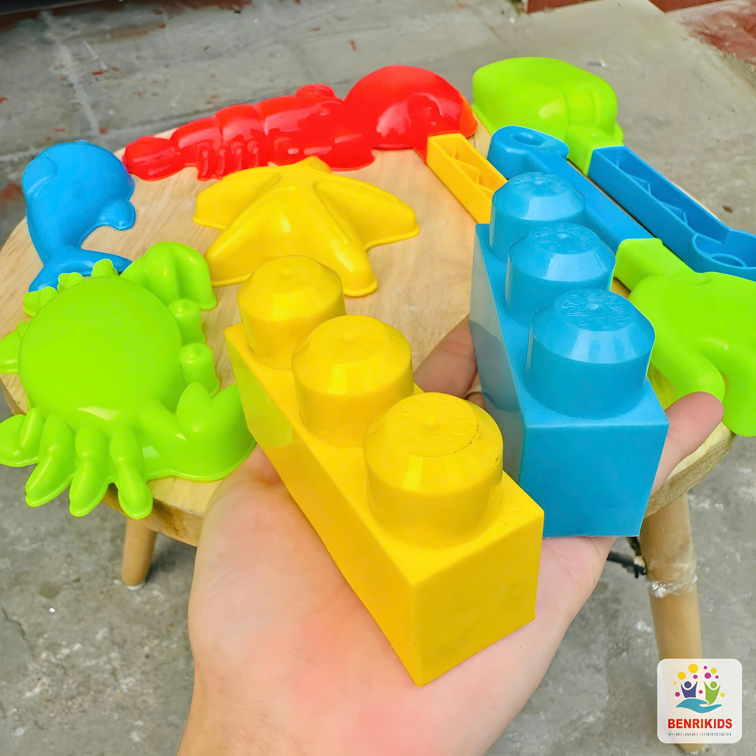 Đồ Chơi Xúc Cát Đi Biển Túi Tạo Hình 9 Chi Tiết Bằng Nhựa Size To Cho Bé Chơi Trò Xúc Cát