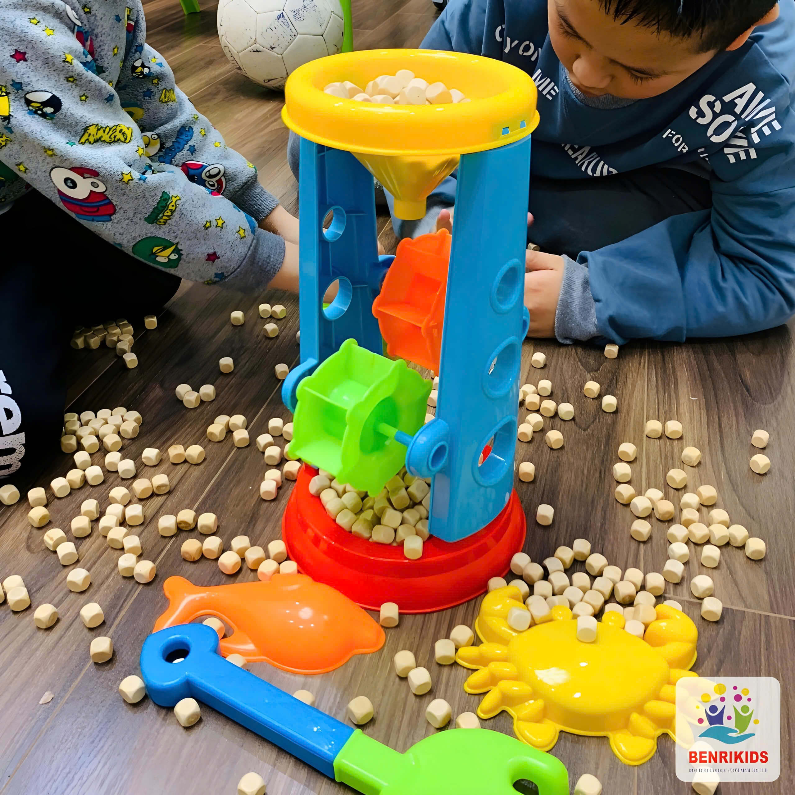 Đồ Chơi Đi Biển Guồng Quay Cát Size To Cho Bé Chơi Đùa Với Cát Chơi Cùng Với Hạt Gỗ Hạt Muồng