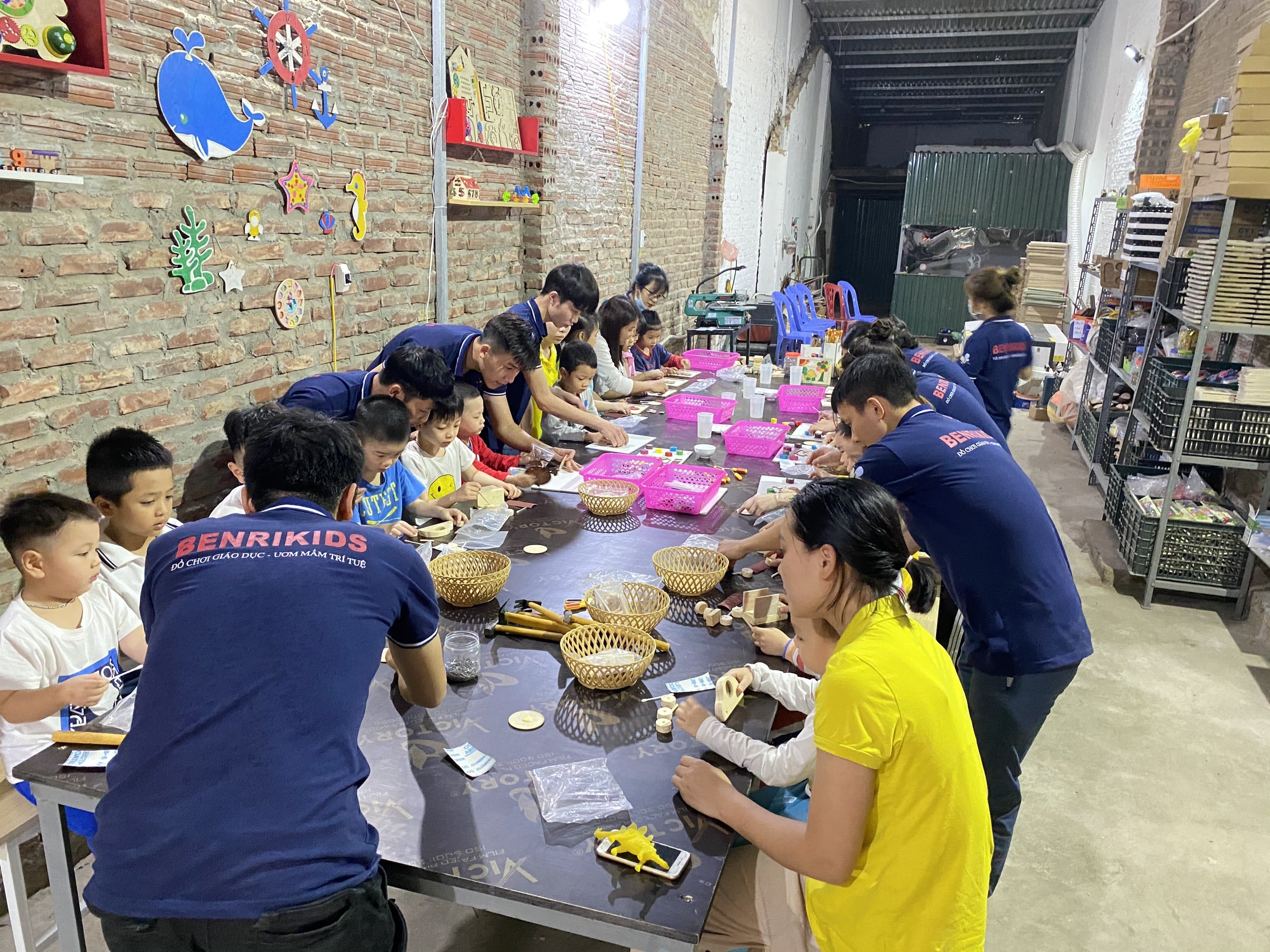 Buổi WorkShop Đáng Nhớ Của Các Bé Trường Mầm Non Việt Nhật Tại Xưởng Đồ Chơi Benrikids