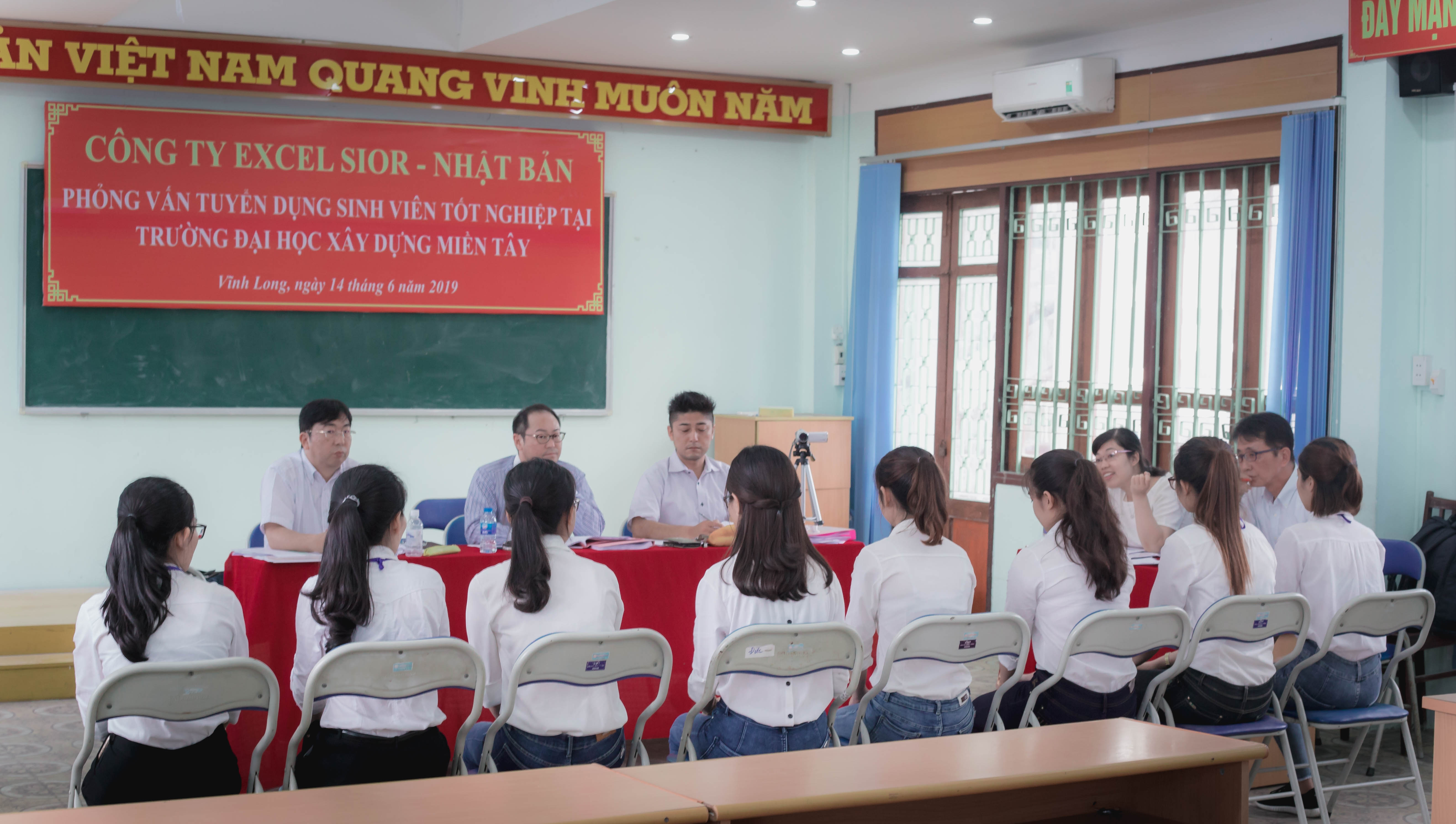 Phỏng vấn tuyển chọn Kỹ sư chất lượng cao