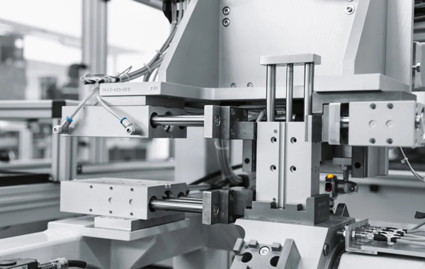 Ứng dụng của xy lanh dẫn hướng DFM Festo trong nhà máy