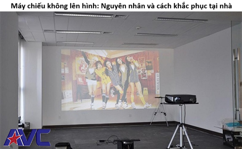 Bí kíp 'bắt bệnh' máy chiếu không lên hình: Tự sửa tại nhà