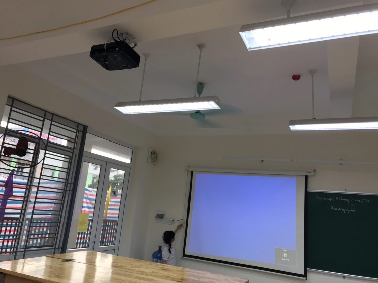 Lắp đặt máy chiếu, màn chiếu Optoma tại trường tiểu học Nam Trung Yên, Hà Nội