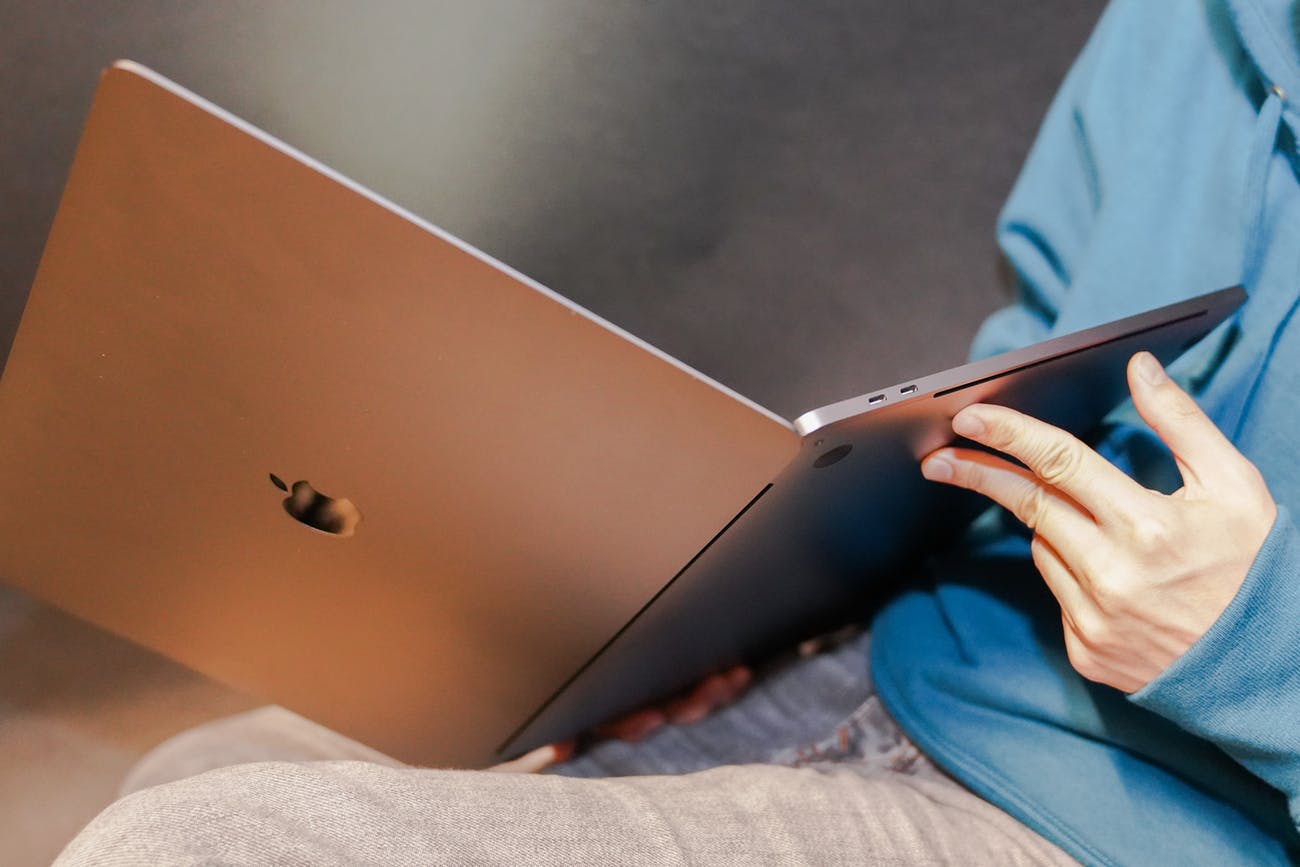 Hình ảnh trên tay chiếc Macbook 16 đời 2019 đầu tiên tại Lâm Phong Store