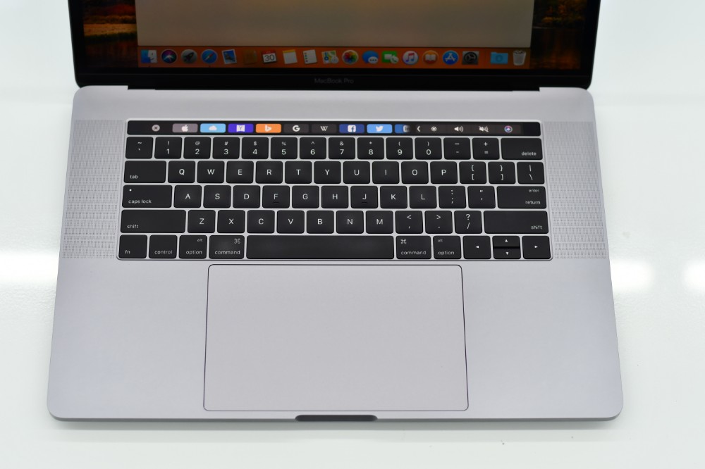 Macbook Pro 13 inch 2018 Silver (MR9U2) i5 2.3/ 8G/ 256G - Newseal