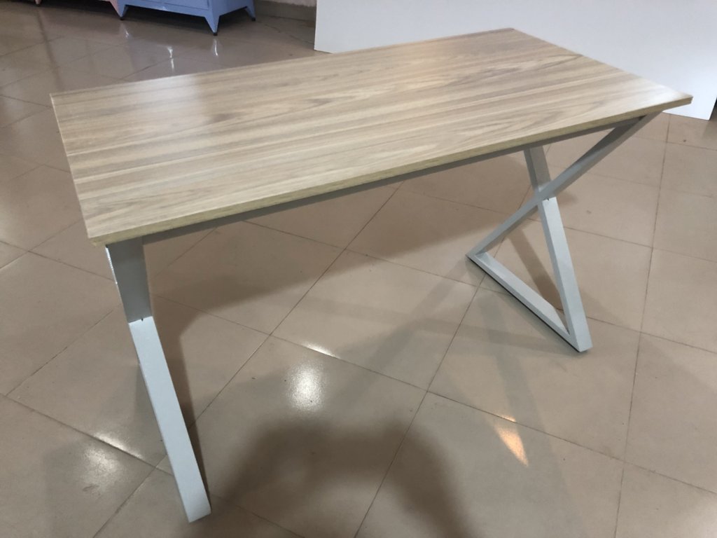 bàn chân sắt chữ X