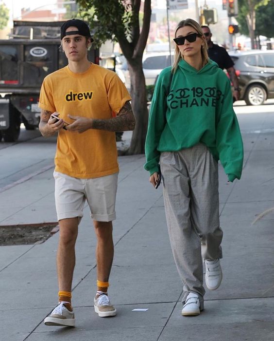 Dù có khối tài sản kết xù nhưng Justin Bieber và vợ sắp cưới luôn chuộng style đơn giản