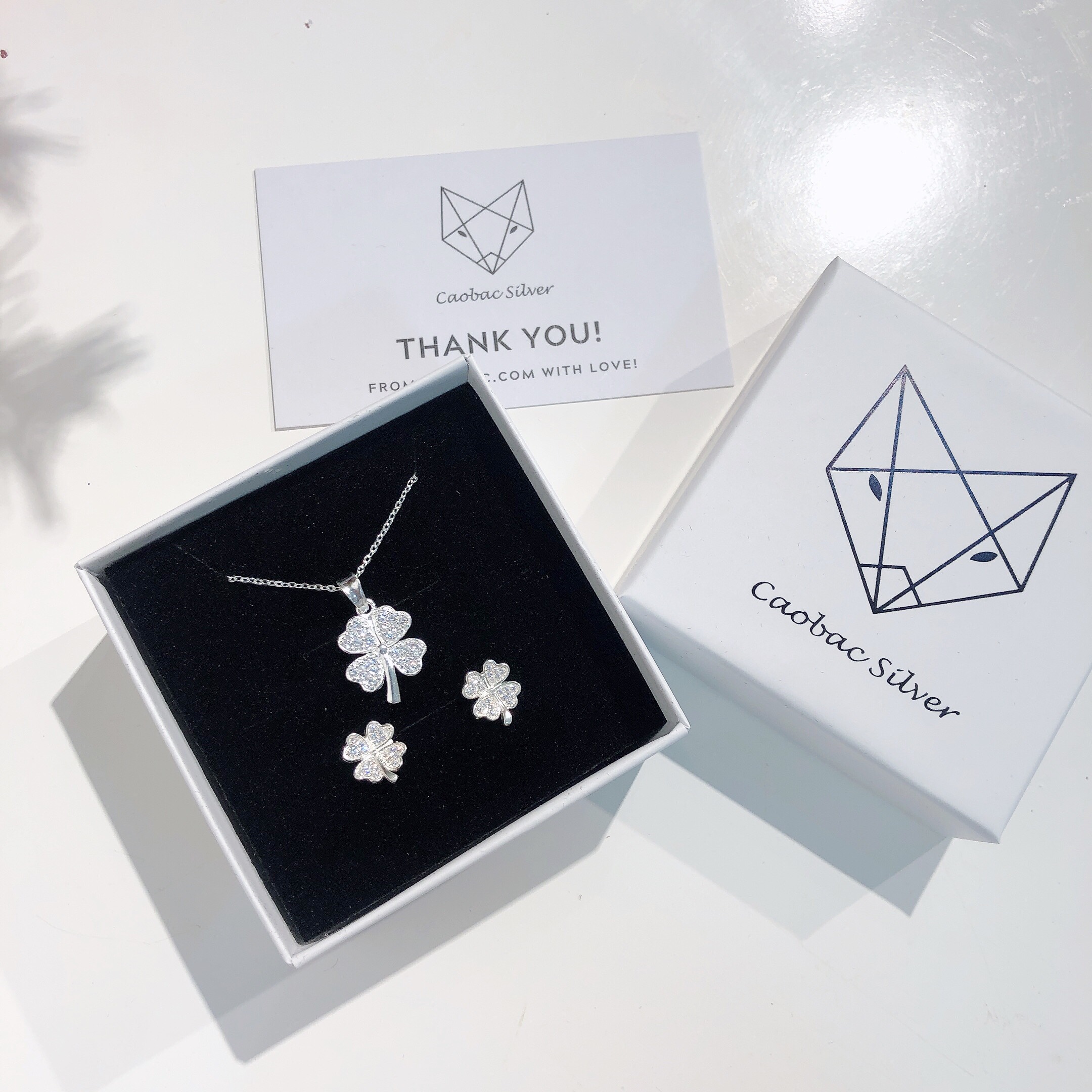 Quà tặng doanh nghiệp, tập thể ấn tượng và sang trọng từ Trang Sức Cáo Bạc