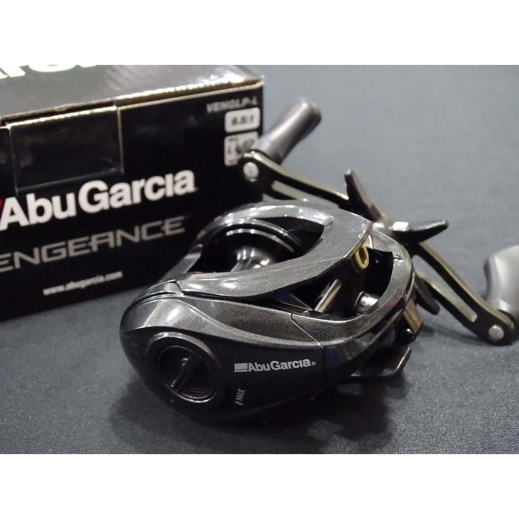 Máy Abu Garcia VENGEANCE  tay trái và tay phải