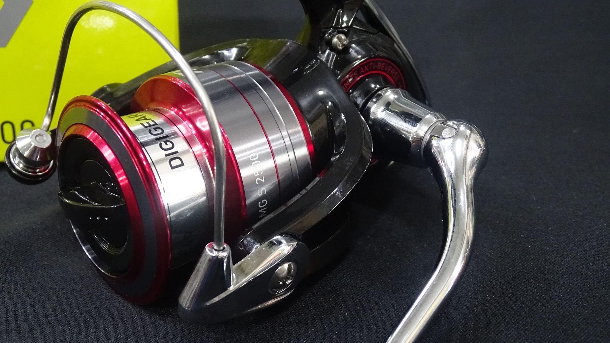 Máy câu cá Daiwa MG S 2500