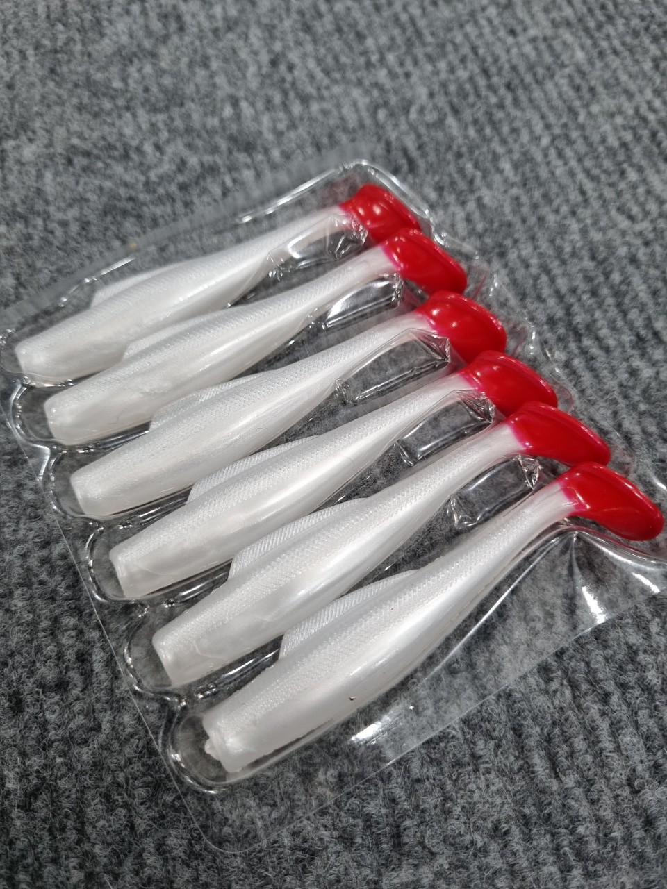 Mồi mềm T84 đuôi chân vịt màu đỏ