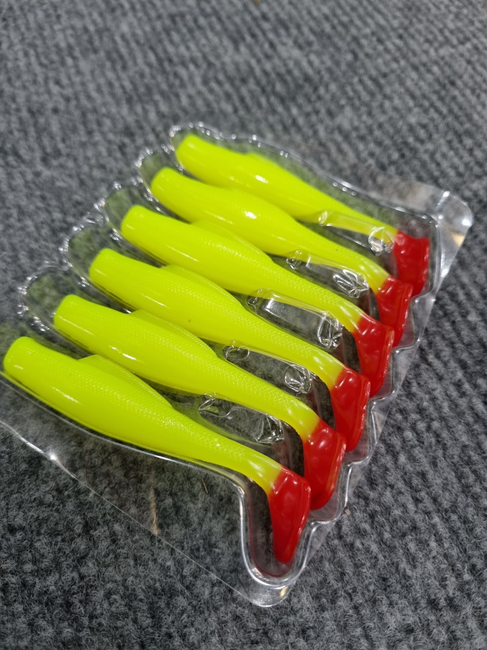 Mồi mềm T84 đuôi chân vịt màu đỏ