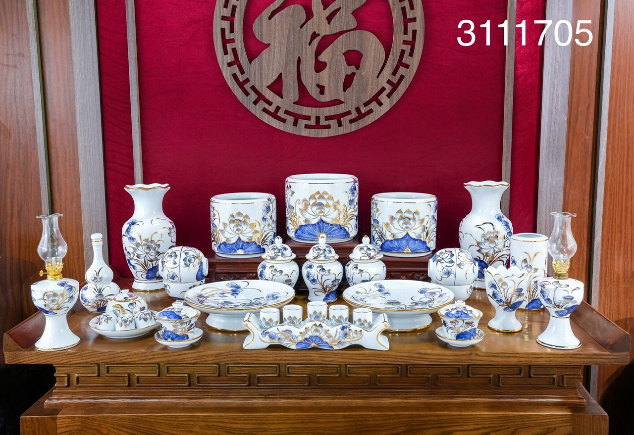 Bộ Tam Sự Đỉnh Sứ Dành Cho Ai? Giải mã ý nghĩa và cách chọn chuẩn phong thủy