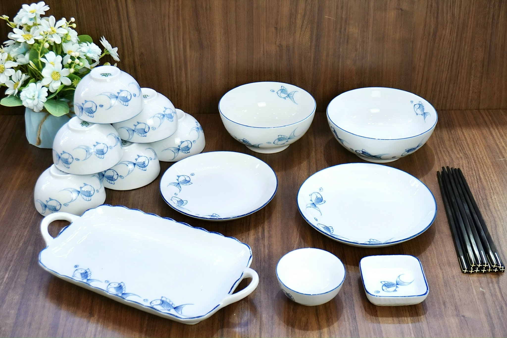 10 Gợi Ý Trang Trí Bàn Ăn Sang Trọng Với Bộ Bát Đĩa Gốm Sứ Bát Tràng