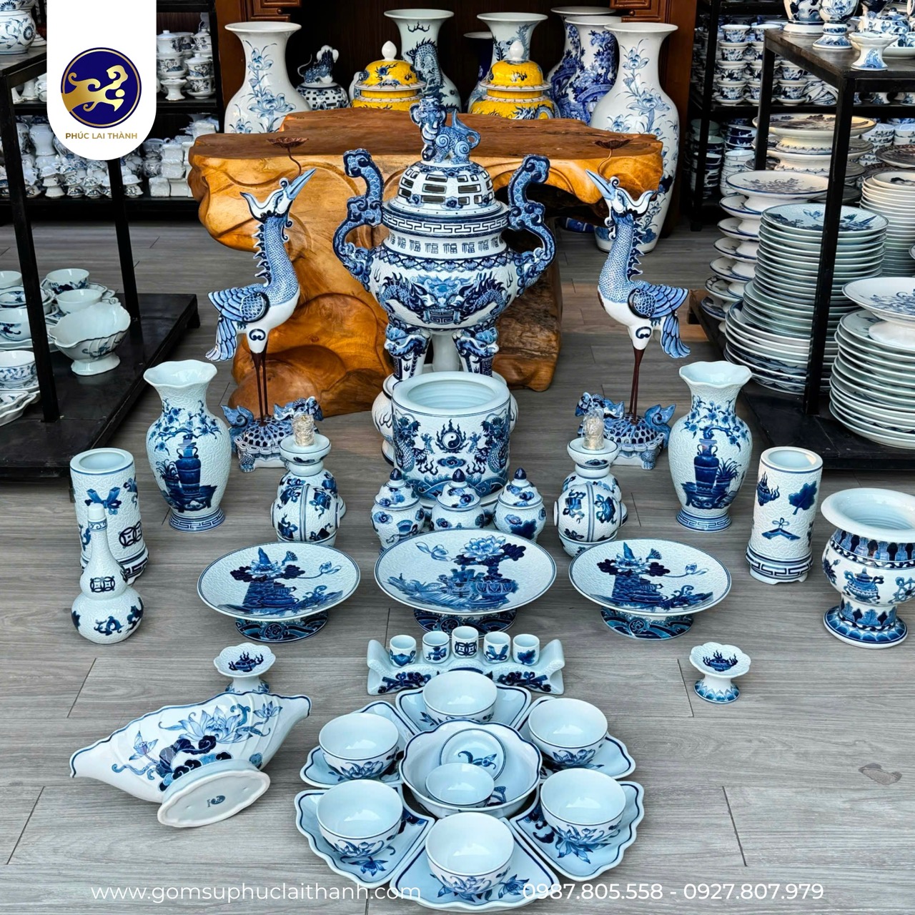 Cuối năm dọn ban thờ – Vai trò của đồ thờ gốm sứ trong đời sống người Việt