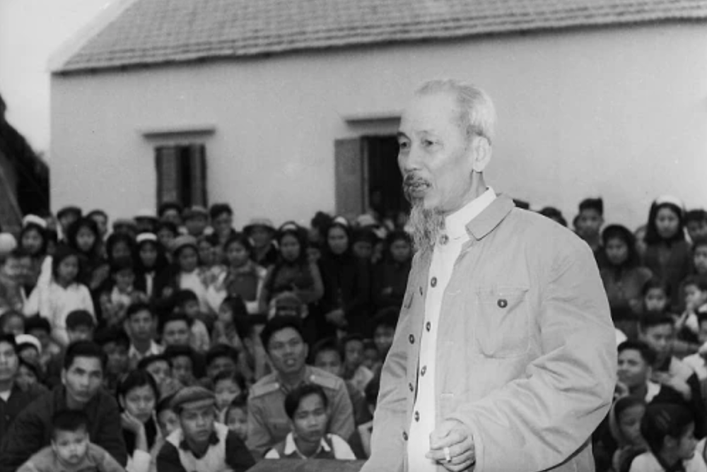 Bát Tràng – Ngôi làng gốm được Bác Hồ về thăm và những kỷ niệm đặc biệt