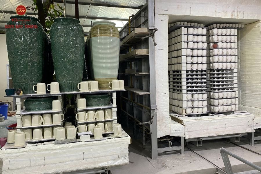 Gốm Sứ Bát Tràng: Cuộc Cách Mạng Hậu COVID-19 – Hồi Sinh Mạnh Mẽ Từ Cổ Kính Đến Hiện Đại