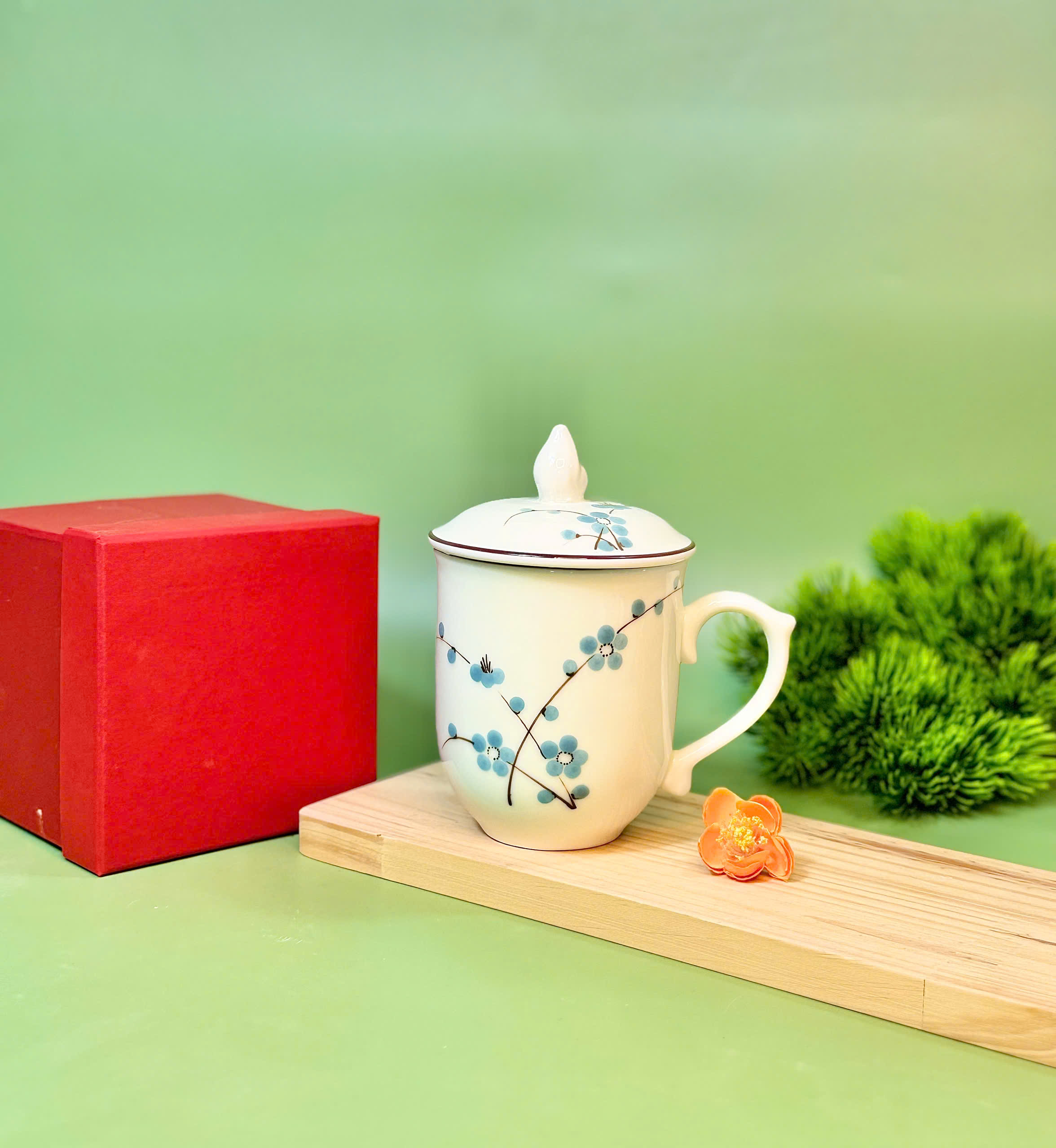 Hà Nội Lập Thu, Tách Trà Nóng Gốm Sứ Bát Tràng: Tuyệt Chiêu Giải Tỏa Căng Thẳng và Tận Hưởng Thanh Âm Cuộc Sống