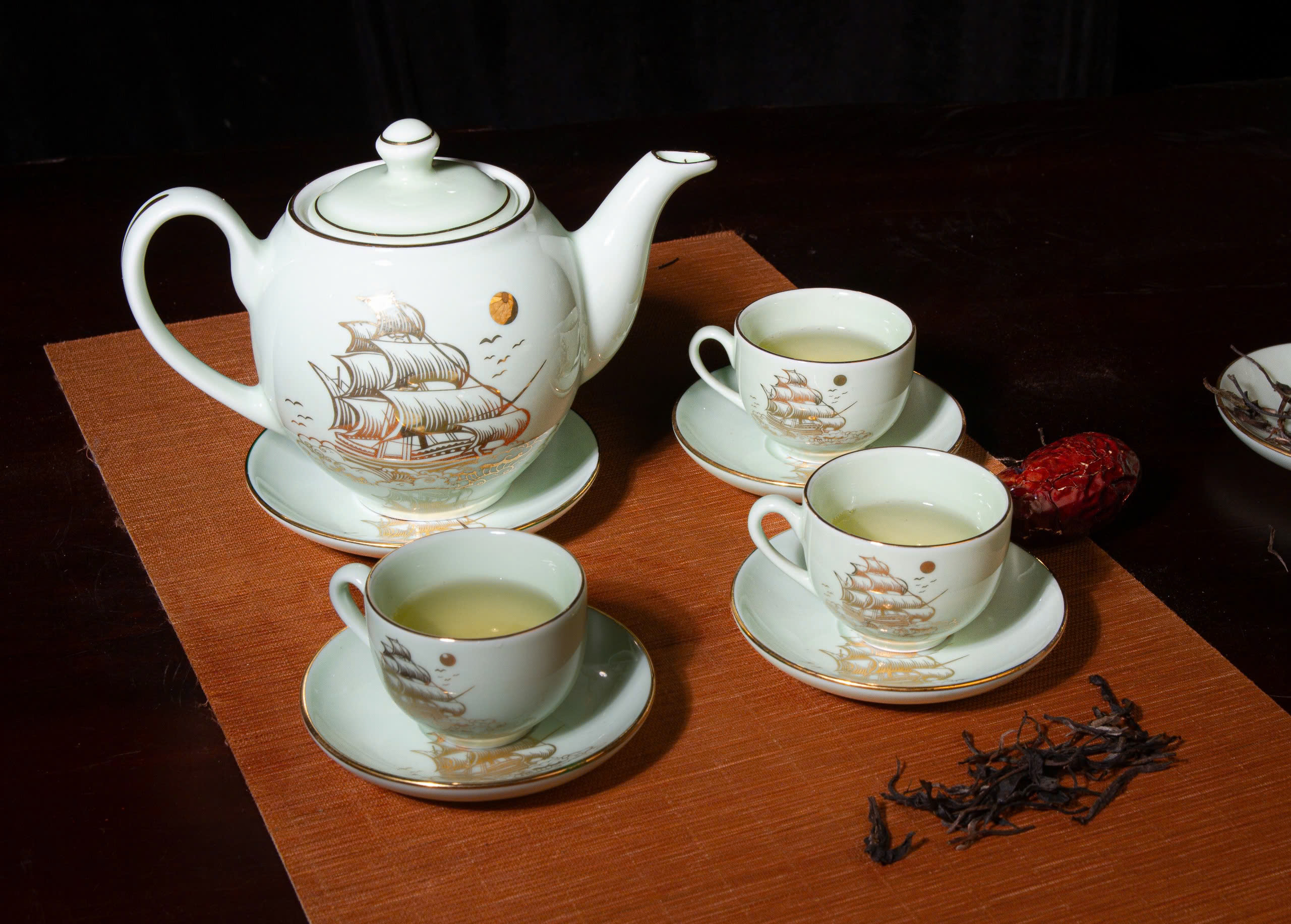 BỘ TRÀ MEN NGỌC THUẬN BUỒM