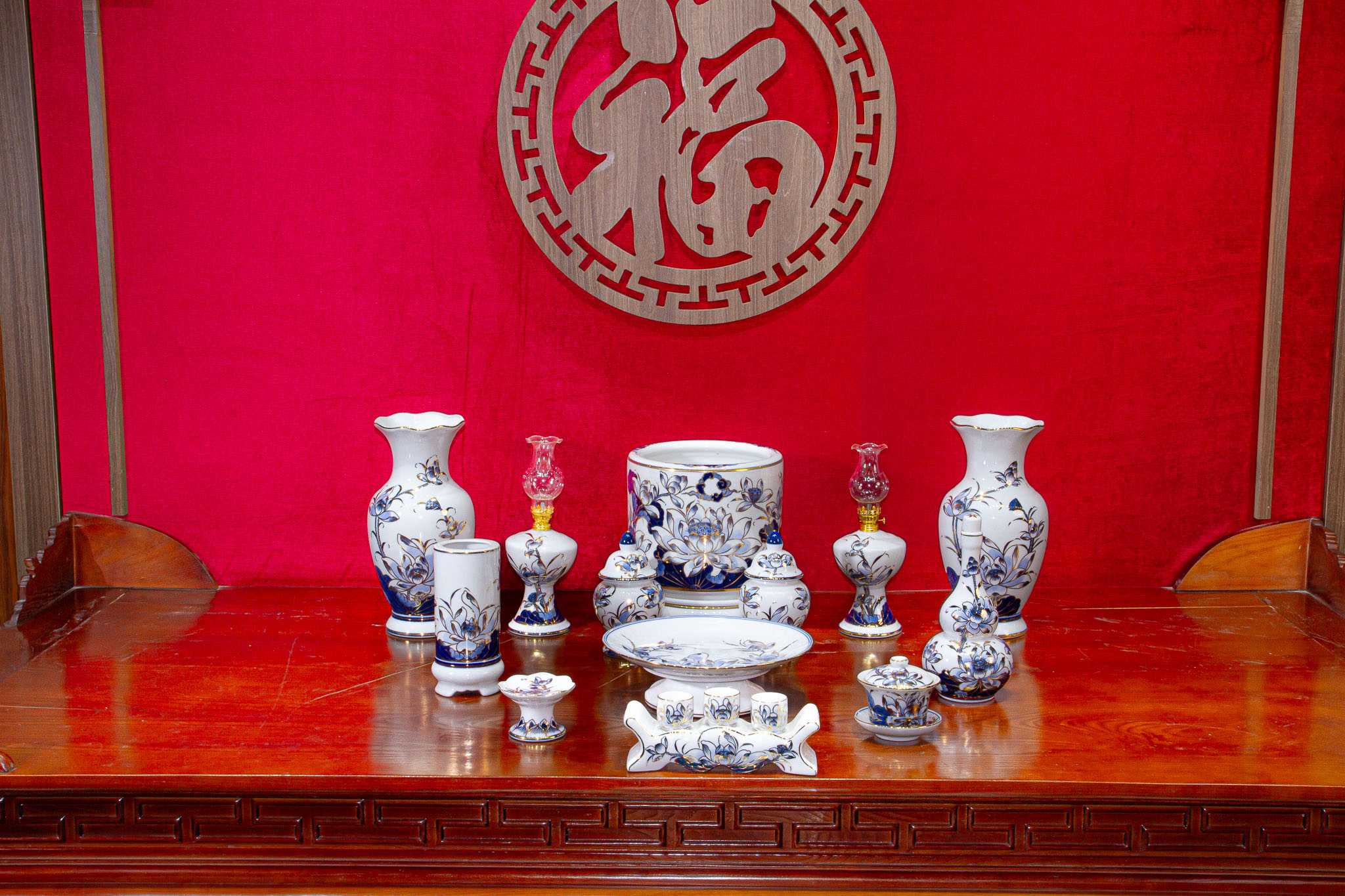 Bộ đồ thờ Bạch Ngọc Vàng Kim