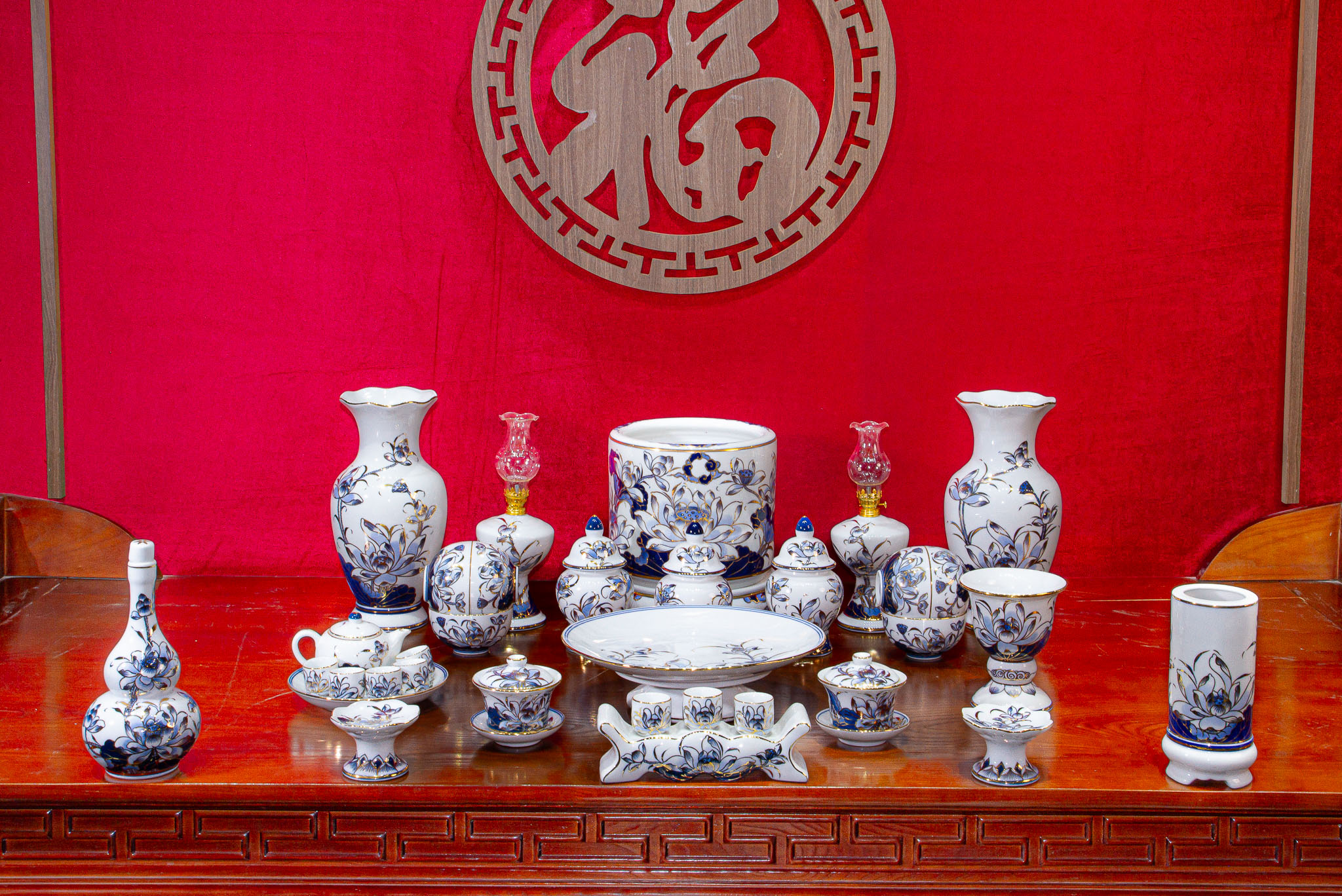Bộ đồ thờ Bạch Ngọc Vàng Kim