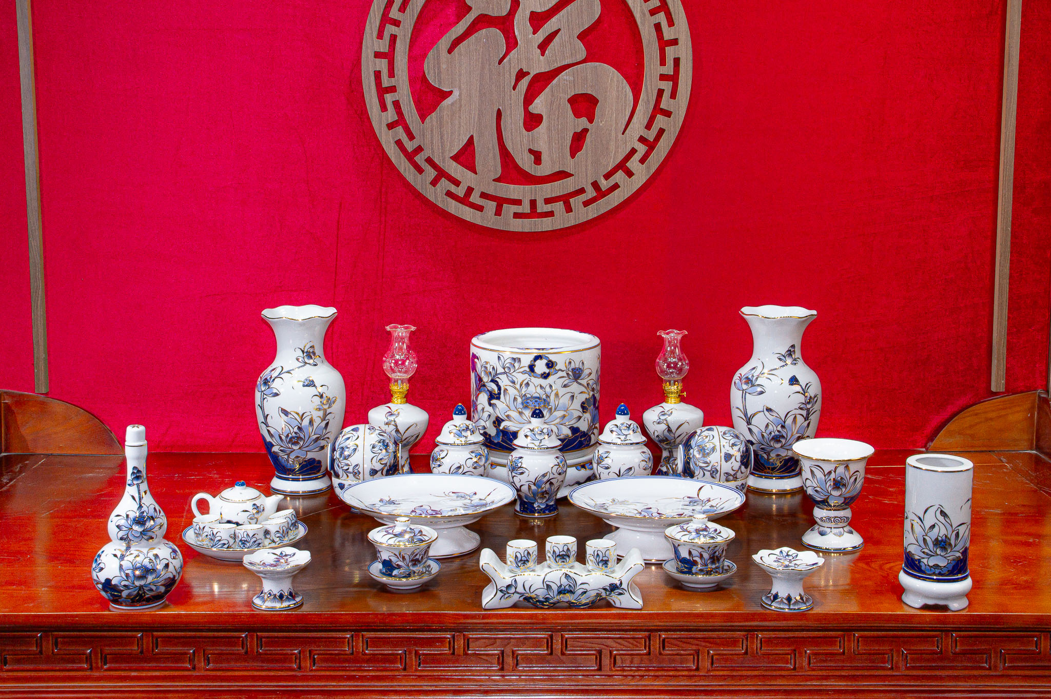 Bộ đồ thờ Bạch Ngọc Vàng Kim