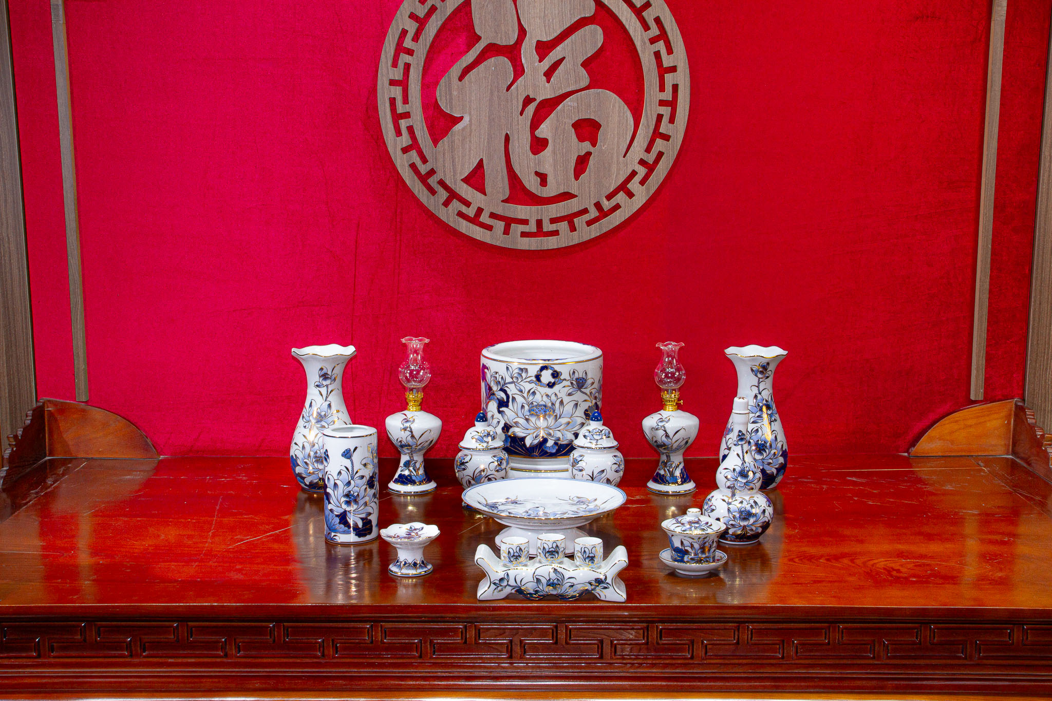 Bộ đồ thờ Bạch Ngọc Vàng Kim