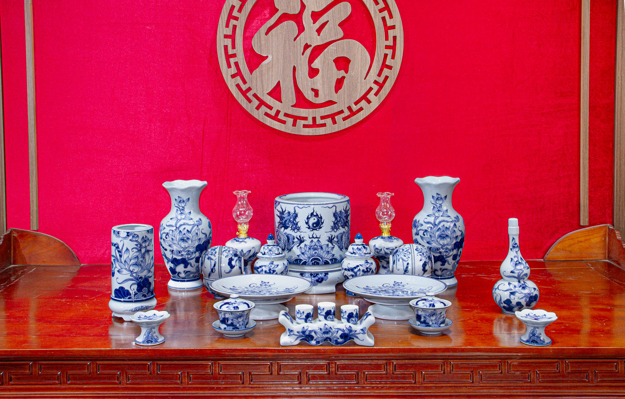 Bộ đồ thờ Vân Hoá Men Rong