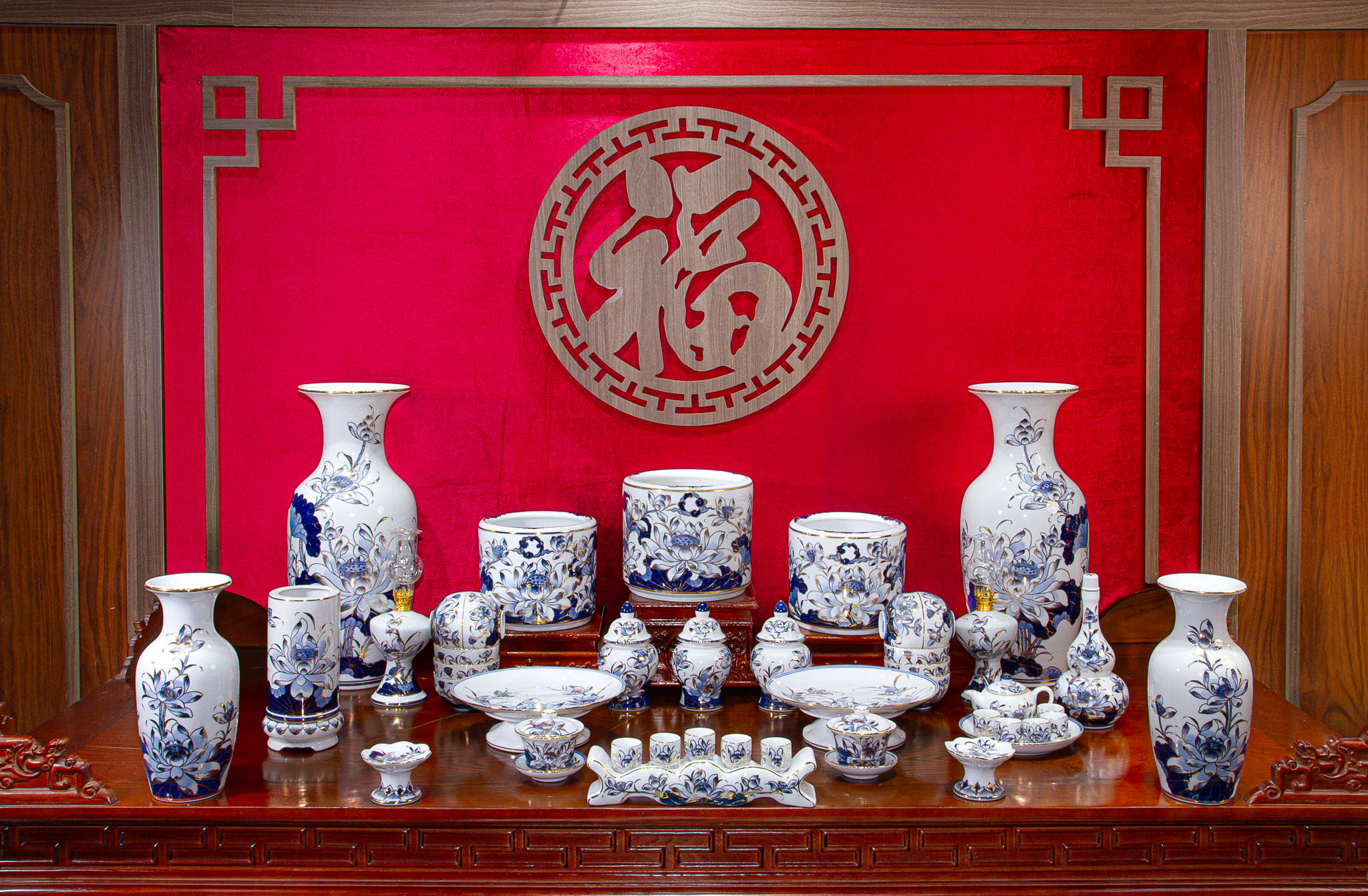 Bộ đồ thờ Bạch Ngọc Vàng Kim