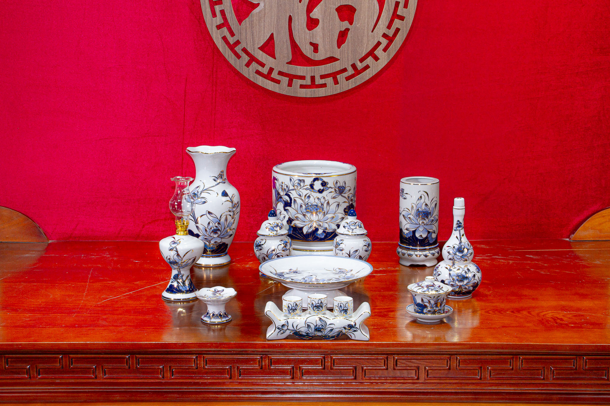 Bộ đồ thờ Bạch Ngọc Vàng Kim