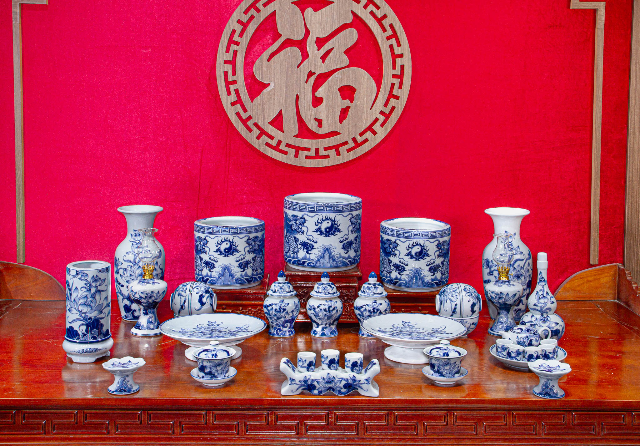 Bộ đồ thờ Vân Hoá Men Rong