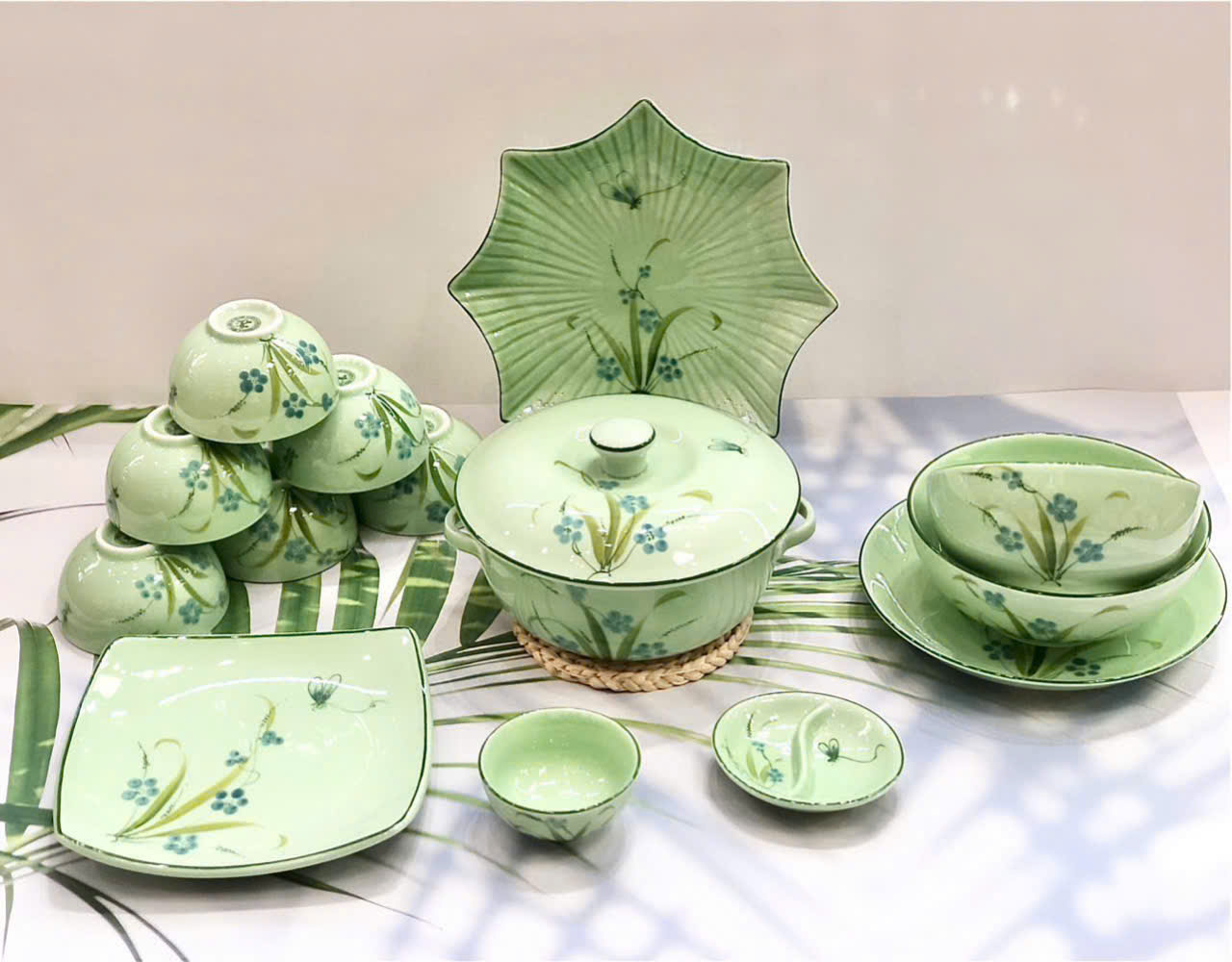 Bộ đồ ăn gốm sứ Đào chuồn xanh lá