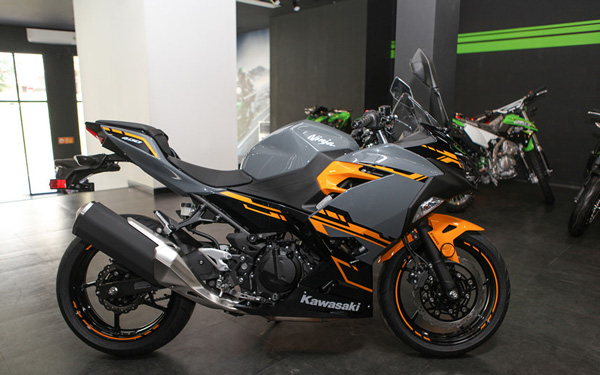 Kawasaki Ninja 400 ABS - đối thủ của Yamaha R3 giá từ 153 triệu ở VN