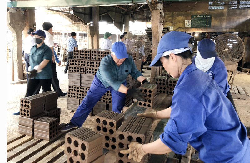 Quảng Ninh: Thị trường vật liệu xây dựng đắt khách dịp cuối năm