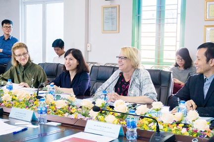 Phó Giám đốc UNDP Khu vực Châu Á Thái Bình Dương và Quyền đại diện thường trú UNDP tại Việt Nam tới thăm và làm việc với Dự án gạch không nung - Bộ Khoa học và Công nghệ
