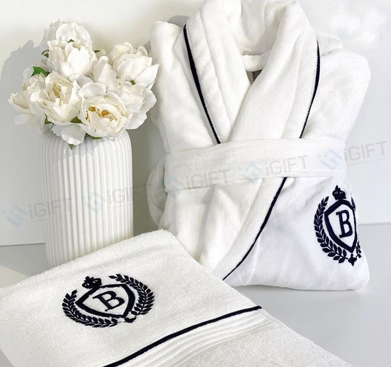 Top 10+ vật dụng in logo giúp Resort, khách sạn ghi dấu ấn thương hiệu Quà tặng công nghệ doanh nghiệp