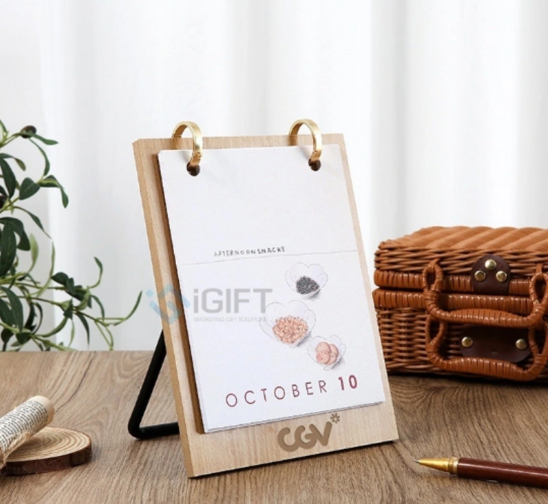 Lịch để bàn in logo theo yêu cầu - Mẫu mã đẹp mắt cho doanh nghiệp 1 Lịch để bàn in logo theo yêu cầu - Mẫu mã đẹp mắt cho doanh nghiệp Quà tặng công nghệ doanh nghiệp