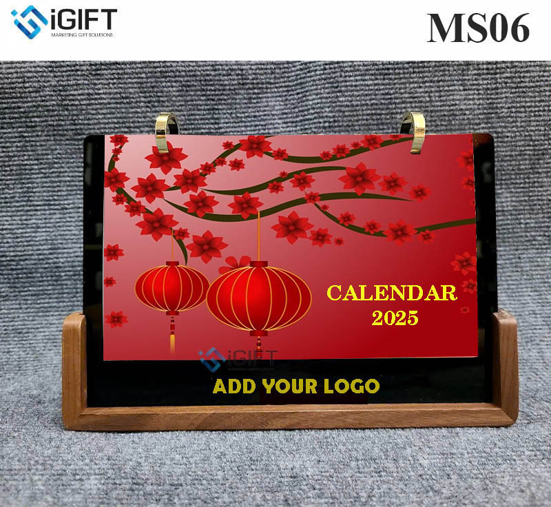 Mẫu lịch đế gỗ để bàn đẹp nhất 2025 2 Mẫu lịch đế gỗ để bàn đẹp nhất 2025 Quà tặng công nghệ doanh nghiệp