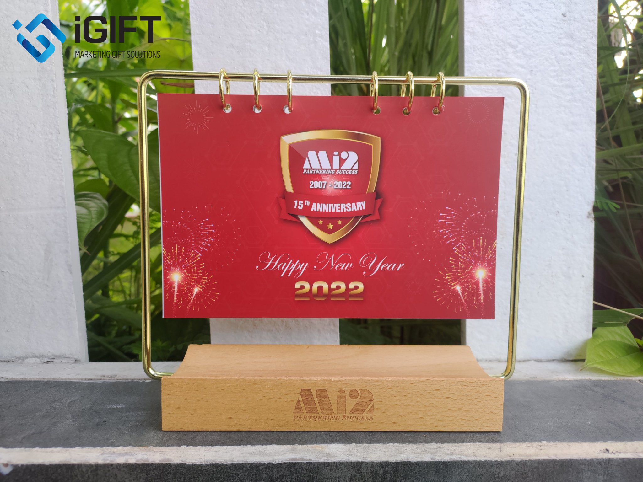 IGIFT - Nhà Cung Cấp Lịch Gỗ In Khắc Logo Theo Yêu Cầu 2 IGIFT - Nhà Cung Cấp Lịch Gỗ In Khắc Logo Theo Yêu Cầu Quà tặng công nghệ doanh nghiệp