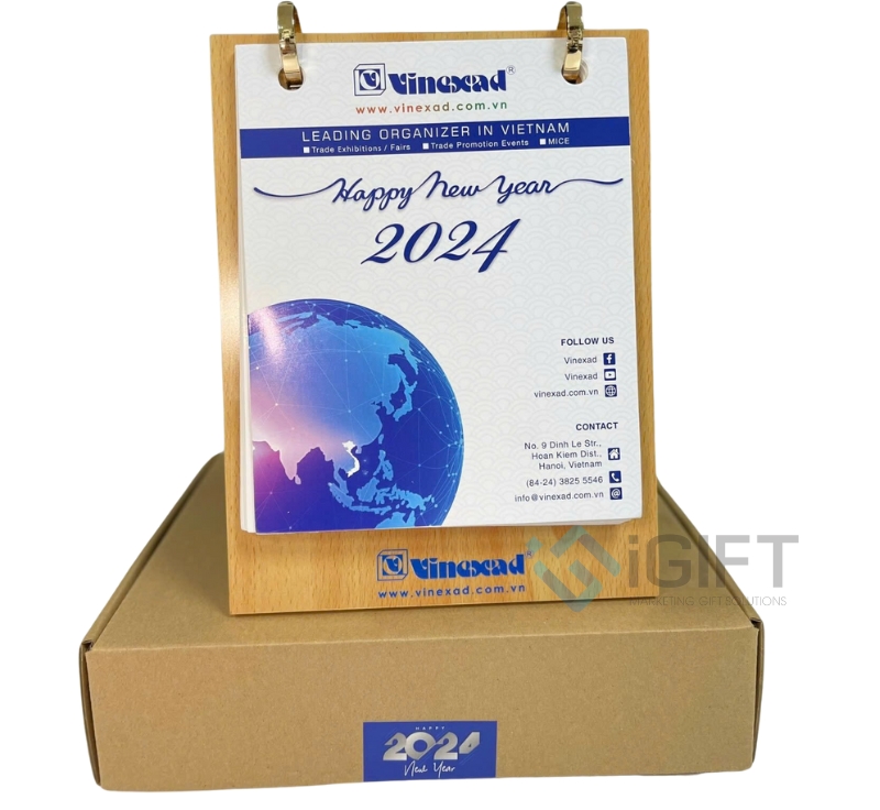 5+ Mẫu lịch để bàn đế gỗ HOT nhất 2026 2 5+ Mẫu lịch để bàn đế gỗ HOT nhất 2026 Quà tặng công nghệ doanh nghiệp