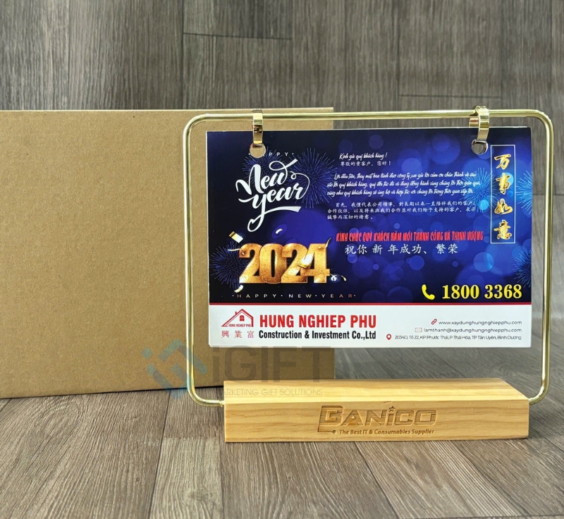 5+ Mẫu lịch để bàn đế gỗ HOT nhất 2026 4 5+ Mẫu lịch để bàn đế gỗ HOT nhất 2026 Quà tặng công nghệ doanh nghiệp