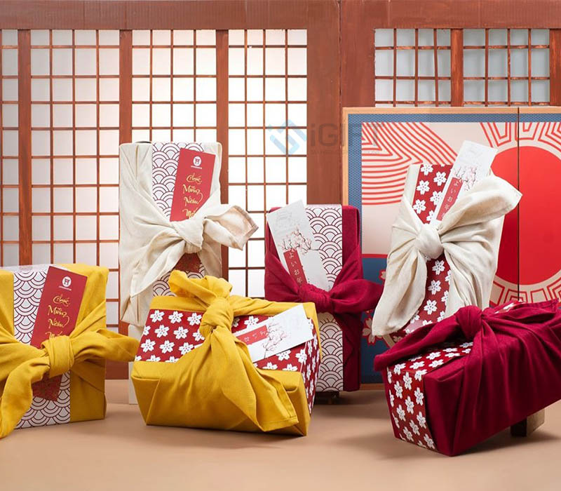 Tặng quà năm mới của các công ty trên thế giới có gì khác biệt? 3 Tặng quà năm mới của các công ty trên thế giới có gì khác biệt? Quà tặng công nghệ doanh nghiệp