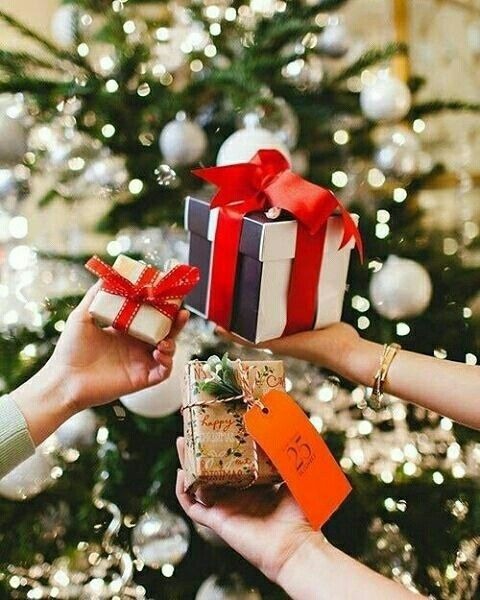 Văn hóa tặng quà Giáng sinh độc đáo tại các công ty Châu Âu 4 Văn hóa tặng quà Giáng sinh độc đáo tại các công ty Châu Âu Quà tặng công nghệ doanh nghiệp